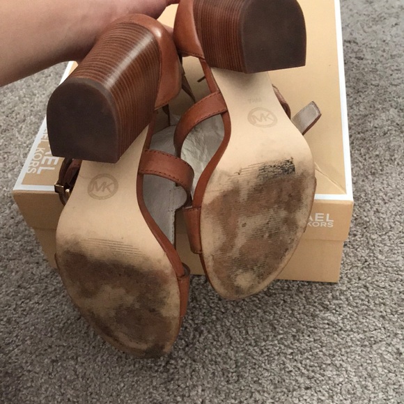 Michael Kors Robin t strap in luggage color - Picture 4 of 4